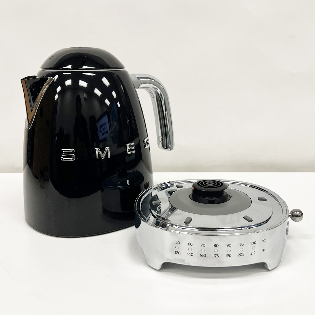 Open Box (#414)  Smeg Variable Temperature Kettle - Black – ECS