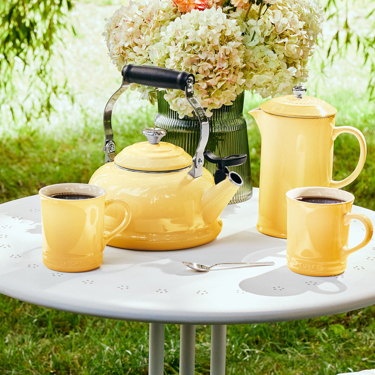 Le Creuset Stoneware Classic Whistling Kettle - Chamomile – ECS Coffee