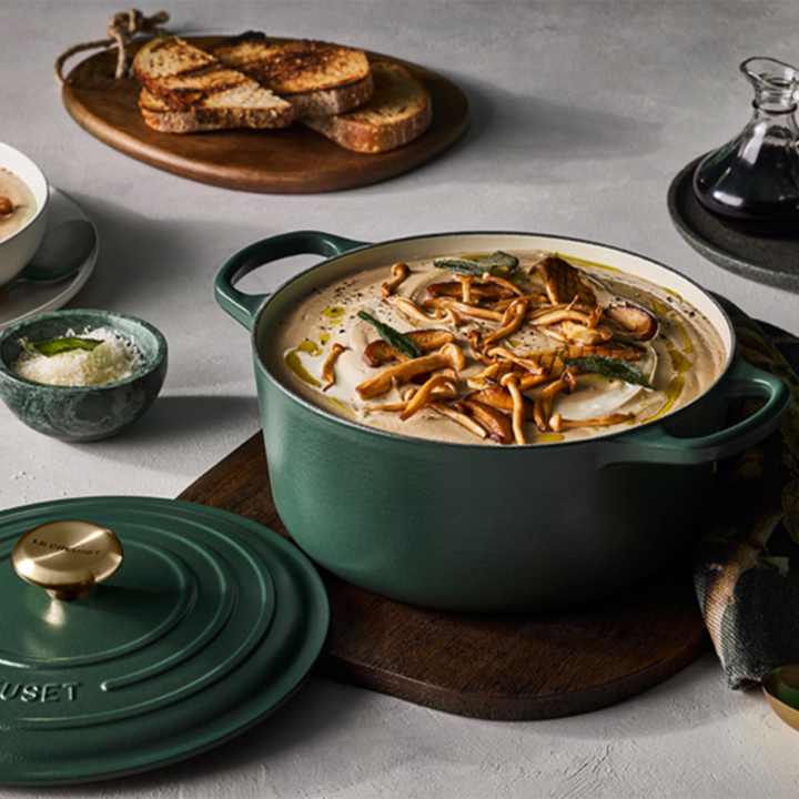 Le Creuset Signature Cast-Iron Round Dutch Oven 5.3L, Foret