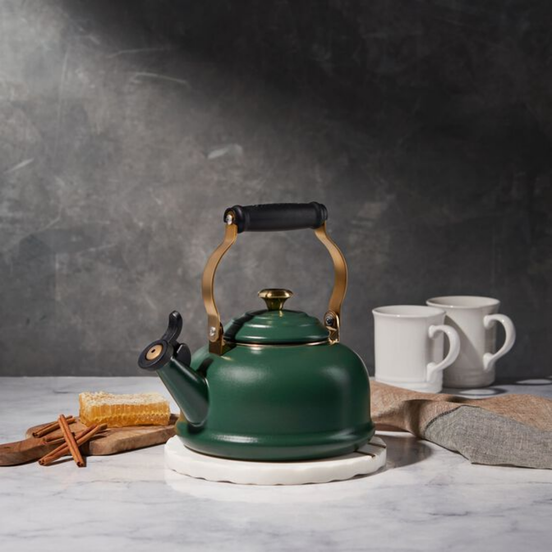 Le Creuset Classic Whistling Kettle, Foret