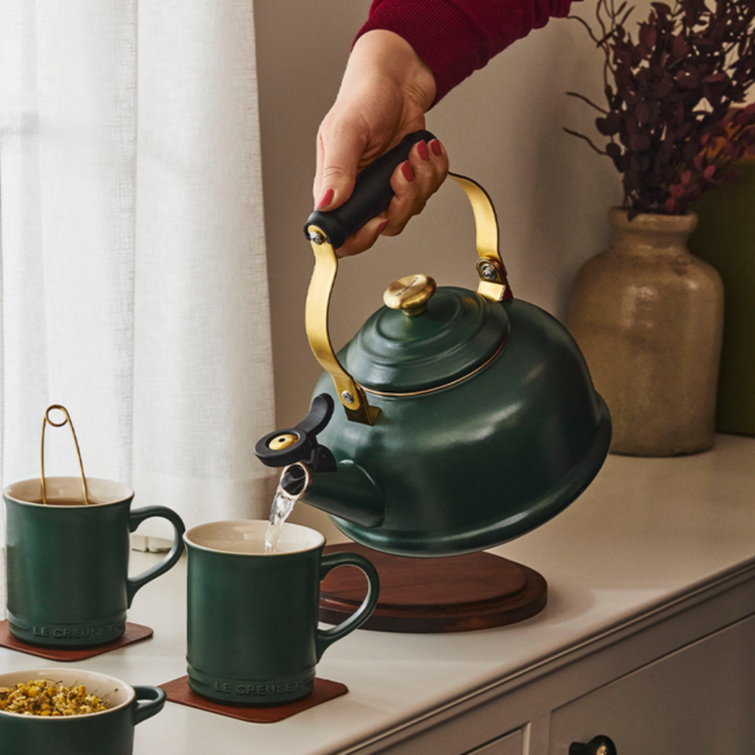 Le Creuset Classic Whistling Kettle, Foret