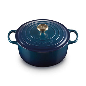 Le Creuset Signature Cast-Iron Round French Oven 5.3L - Agave