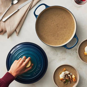 Le Creuset Signature Cast-Iron Round French Oven 5.3L - Agave