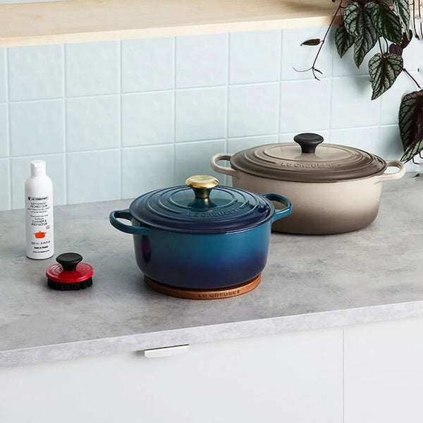 Le Creuset Signature Cast-Iron Round French Oven 5.3L - Agave