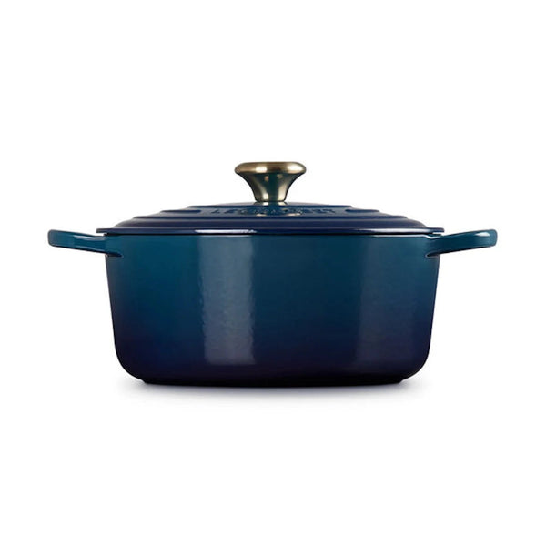 Le Creuset Signature Cast-Iron Round French Oven 5.3L - Agave