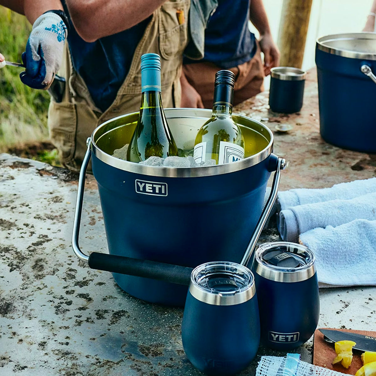 YETI Rambler Beverage Bucket, Navy – ECS Coffee