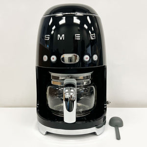 https://ecscoffee.com/cdn/shop/files/smeg-coffee-maker-black-456-3.jpg?crop=center&height=300&v=1698678133&width=300