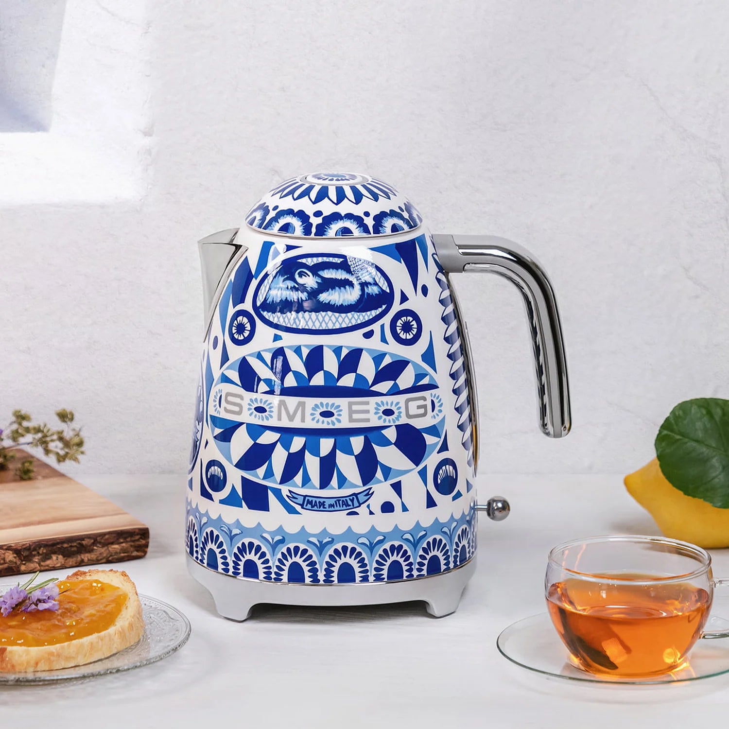 Smeg Dolce&Gabbana Electric Tea Kettle, Blu Mediterraneo